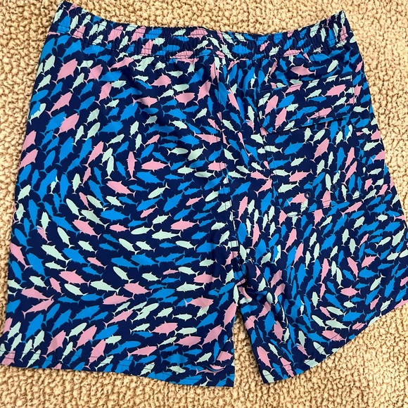 Never worn Men’s Vineyard Vines 7’ Chappy Swim Trunks Sz SM. Blue shark print. - Picture 2 of 6